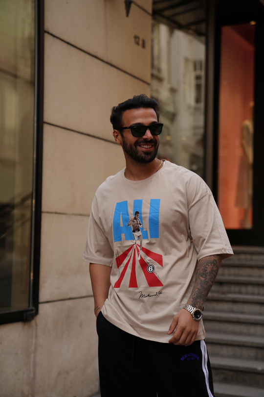 T-SHİRTKrem Muhammed Ali Baskılı Oversize T-Shirt VMS 302636