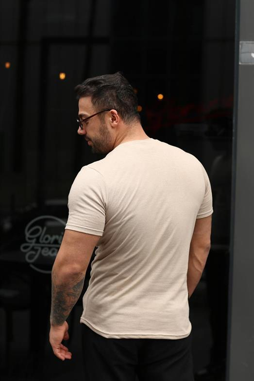 T-SHİRTKrem V Yaka Düz Suprem Oversize T-shirt SC 2025