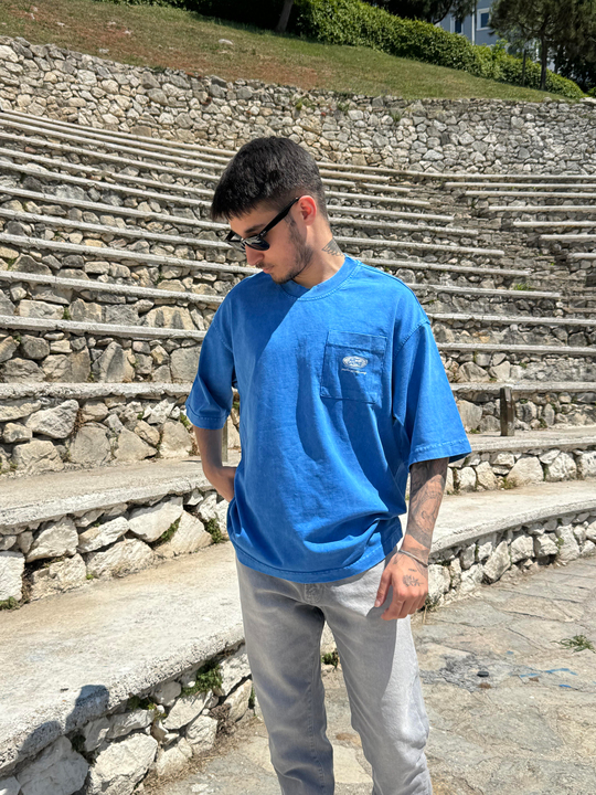 T-SHİRTSaksmavi Yıkamalı Cep Üstü Nakışlı Oversize T-SHIRT PNC 8097