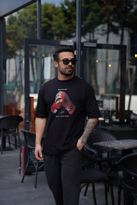T-SHİRTSiyah Eldiven Baskılı Oversize T-Shirt VSK