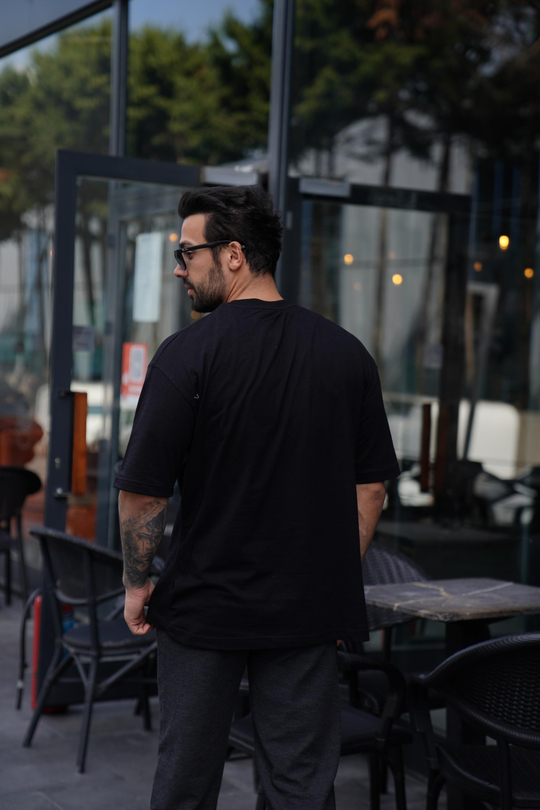 T-SHİRTSiyah Eldiven Baskılı Oversize T-Shirt VSK