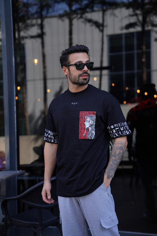 T-SHİRTSiyah Firavun Baskılı Oversize T-Shirt VSK