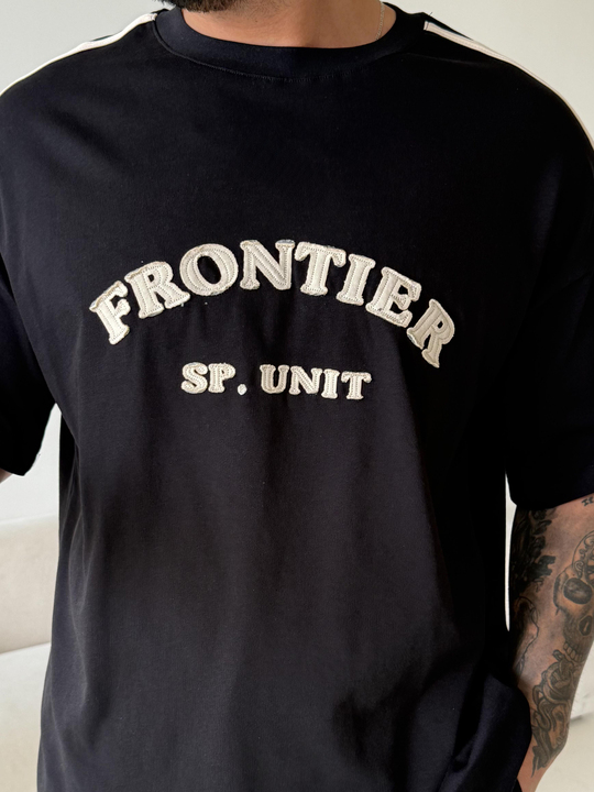 T-SHİRTSiyah Frontier Nakışlı Oversize Tişört JJ Y125