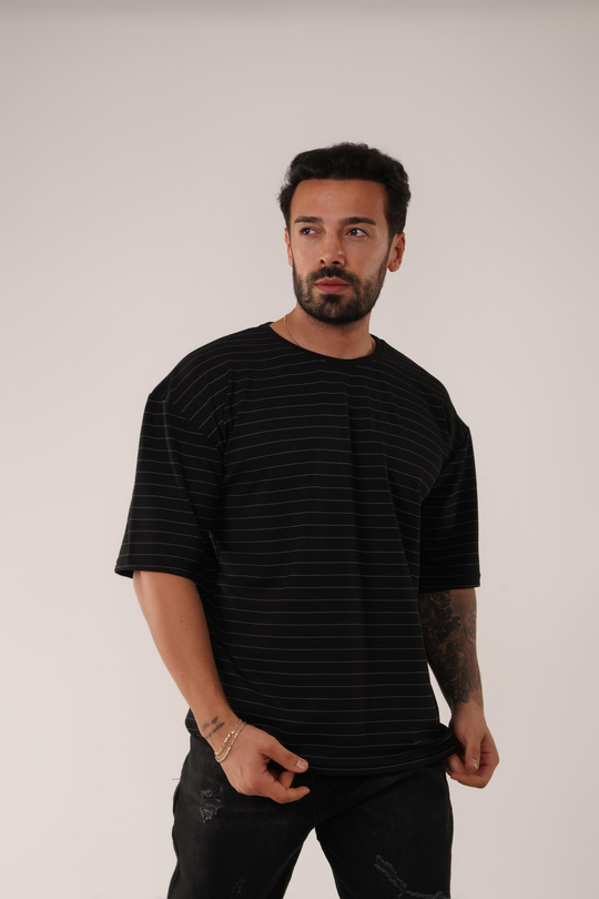 T-SHİRTSiyah İnce Tire Çizgi Desen Oversize SC 