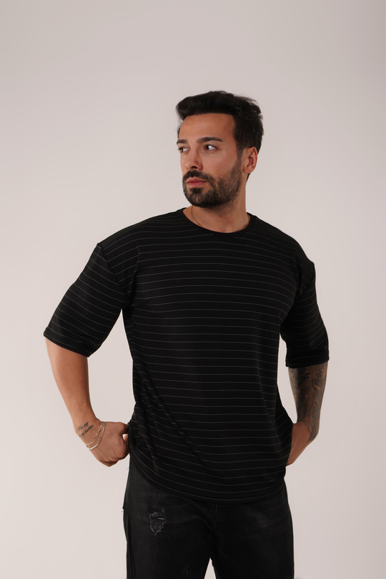 T-SHİRTSiyah İnce Tire Çizgi Desen Oversize SC 