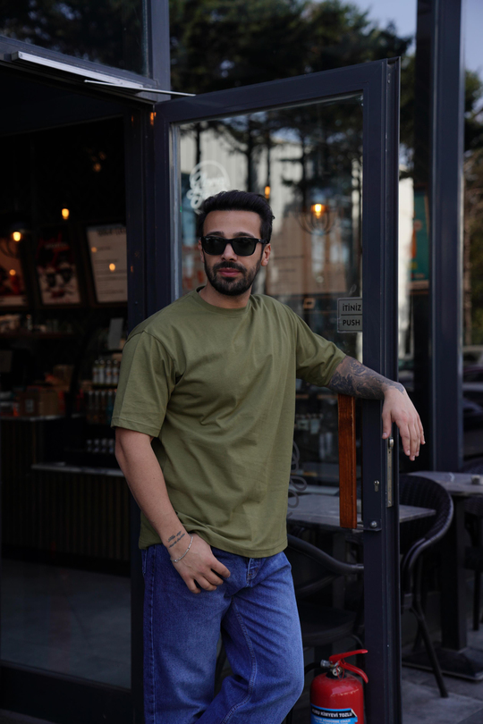 T-SHİRTZeytin Compak Düz Oversize T-Shirt SNZ