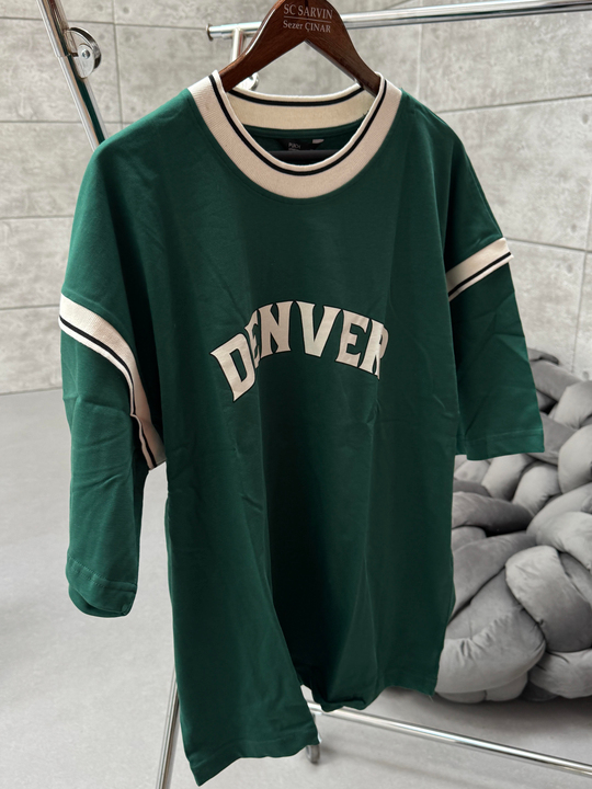 T-SHİRTZümrüt Denver Baskılı Parçalı Oversize T-SHIRT PNC