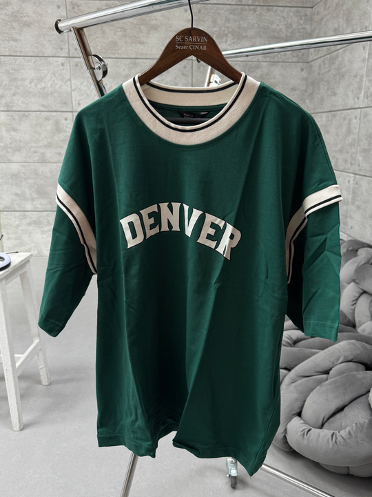 T-SHİRTZümrüt Denver Baskılı Parçalı Oversize T-SHIRT PNC
