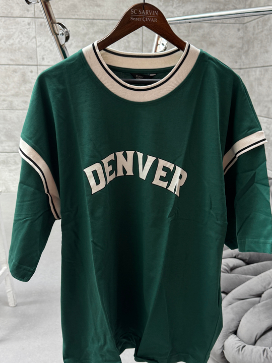 T-SHİRTZümrüt Denver Baskılı Parçalı Oversize T-SHIRT PNC