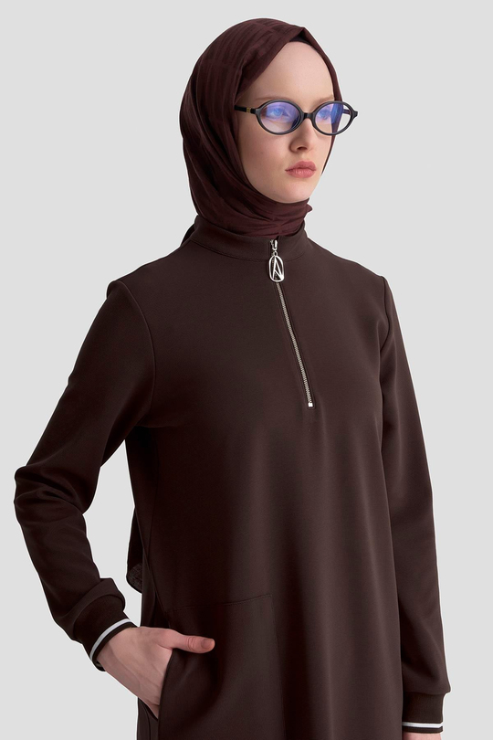 Kolları Ribanalı Yarım Fermuarlı Tunik Kahverengi 25KT443