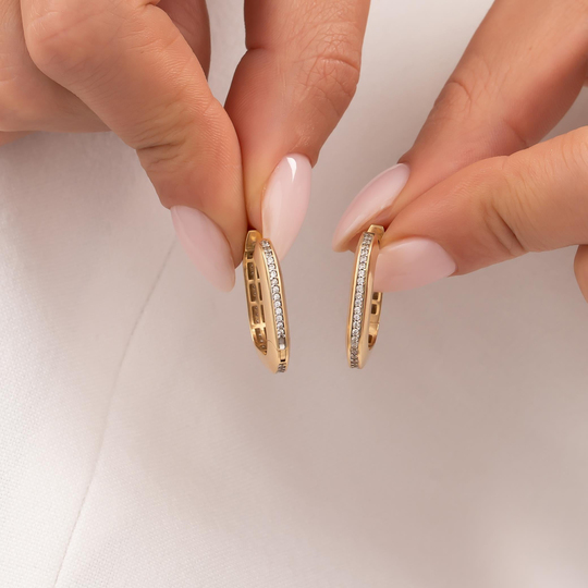 Minimal Kare Taş Detaylı 14 Ayar Altın Küpe 1,5 Cm