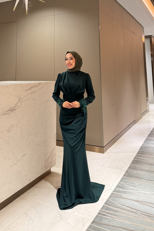 Kuyruklu Zara Kumaş Kolları Püsküllü Tesettür Abiye Zümrüt Yeşili