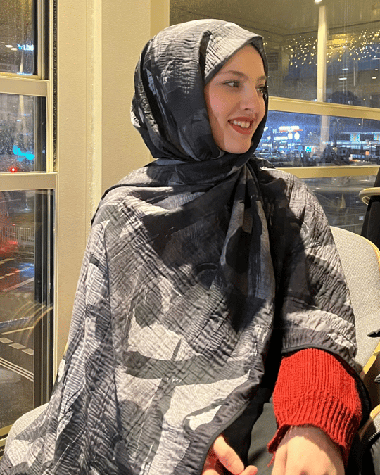 Siyah Saçak Desenli Müslin Şal