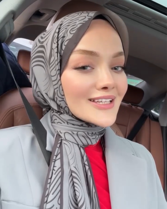 Şule'nin Füme Karma Desen Pamuk Vual Şal Tercihi