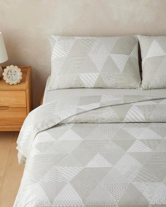 Trio Patch Kolay Ütülenir Tek Kişilik Çarşaflı Nevresim Takımı 160x220 cm Bej