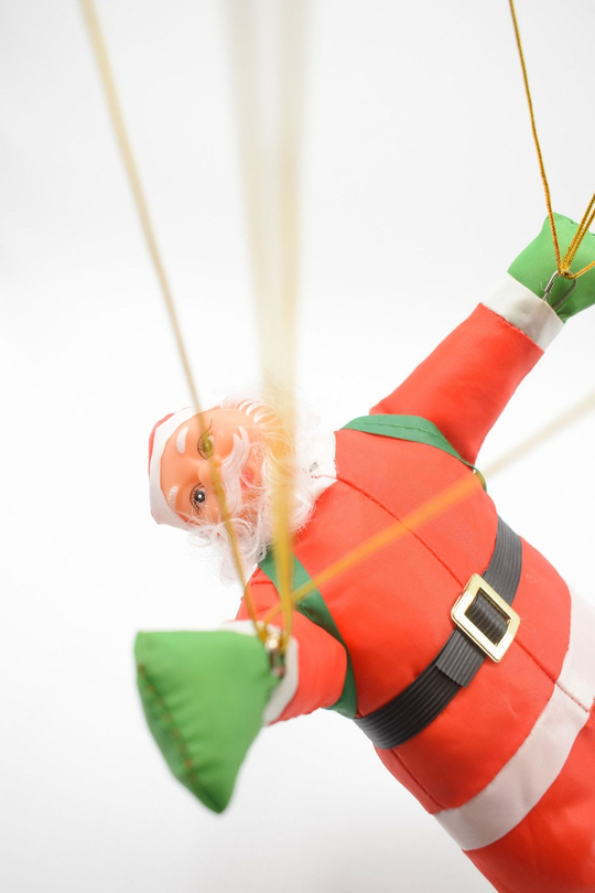 Premium Parşütlü Noel Baba Yılbaşı Süs 68 cm