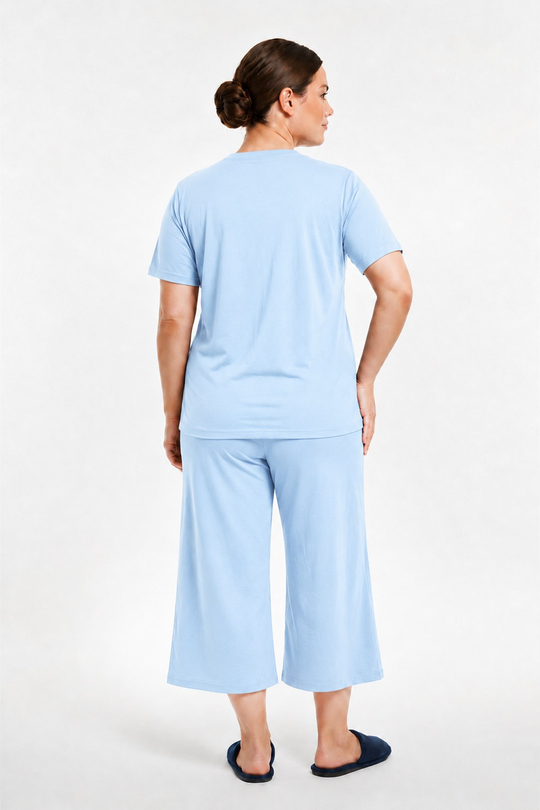 Kadın Bambu Önü Düğmeli Yaka Dantelli Büyük Beden Kapri Pijama Takımı | Bebe Mavi 1000-64