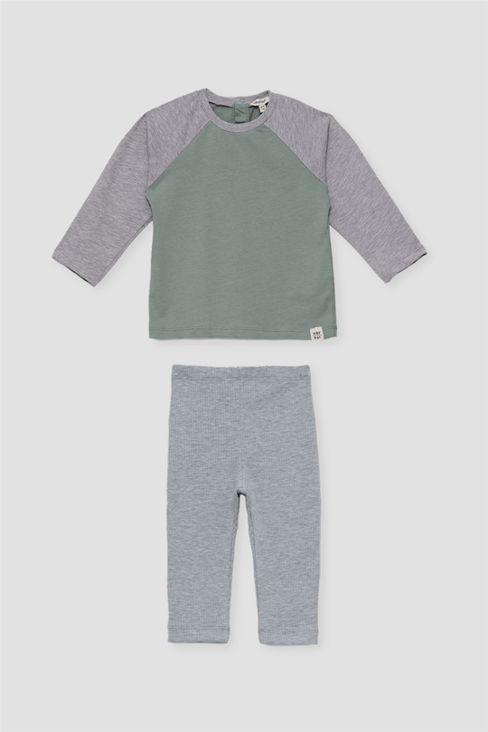 NBT Basic Erkek Bebek Pamuklu Raglan Kol Tişört ve Tayt TakımıNBT Basic Erkek Bebek Pamuklu Raglan Kol Tişört ve Tayt Takımı