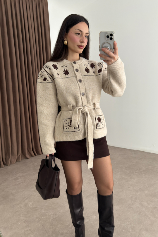 Premium Kuşaklı Nakışlı Triko Bej Hırka
