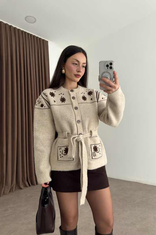 Premium Kuşaklı Nakışlı Triko Bej Hırka