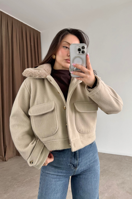Ayriss Yakası Kürklü Kaşe Bej Ceket