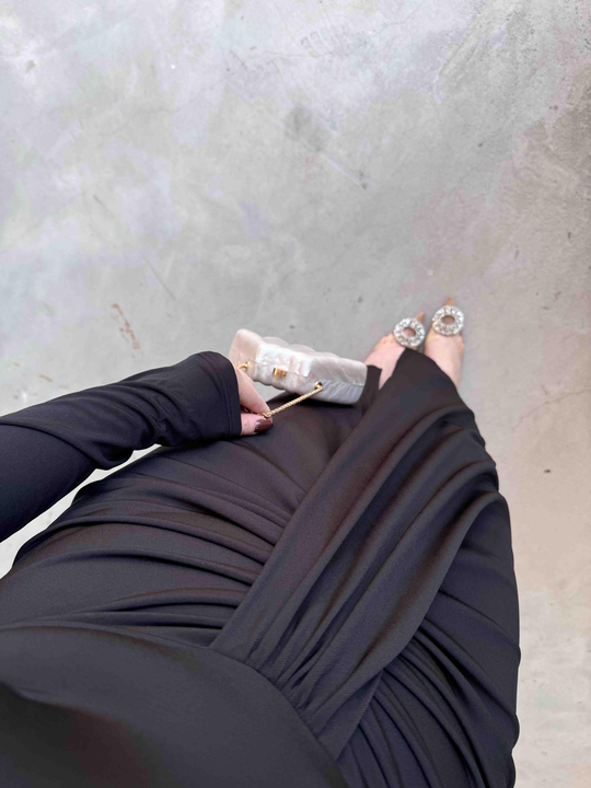 Rose Düğüm Detaylı Vatkalı Tasarım Elbise Siyah