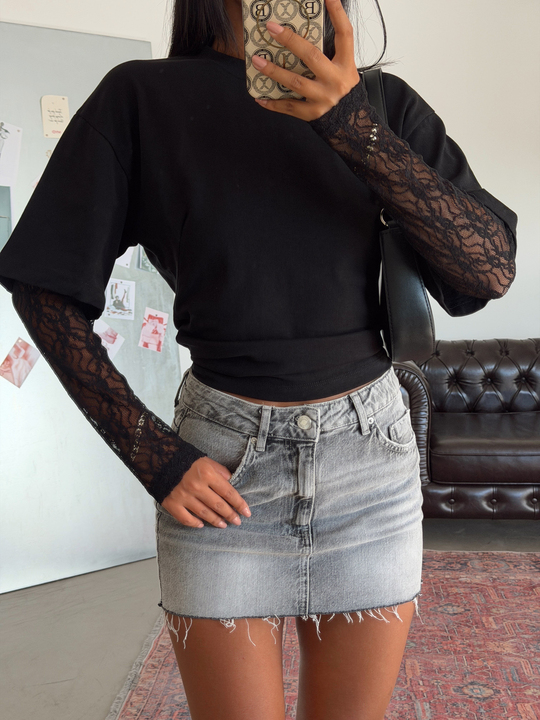 Oturtmalı Kolları Dantel Basic T-shirt - Siyah