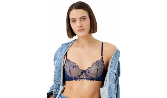 Lifli sutyen kiygan sutning fotosuratlari