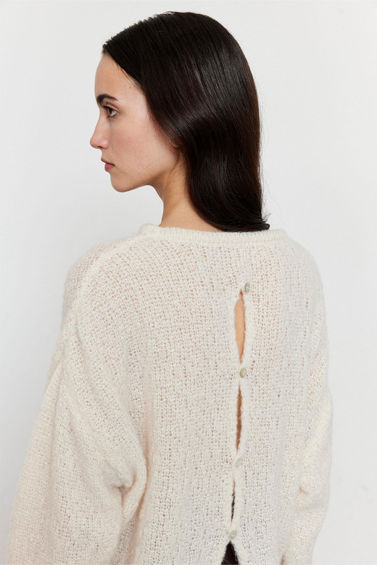 Arkadan Düğmeli Kazak Bej