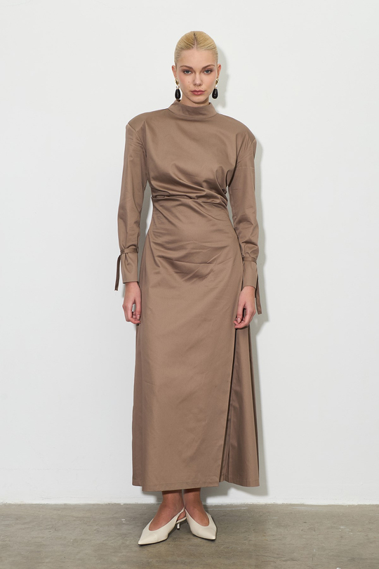 Dik Yakalı Drapeli Elbise Camel