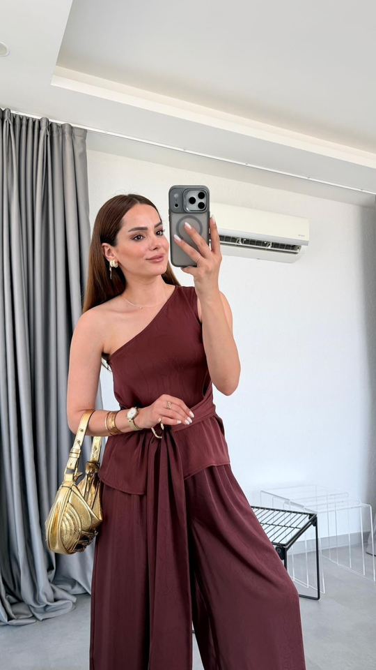 Kahve Rivelle Asimetrik Kesim Beli Tokalı Takım