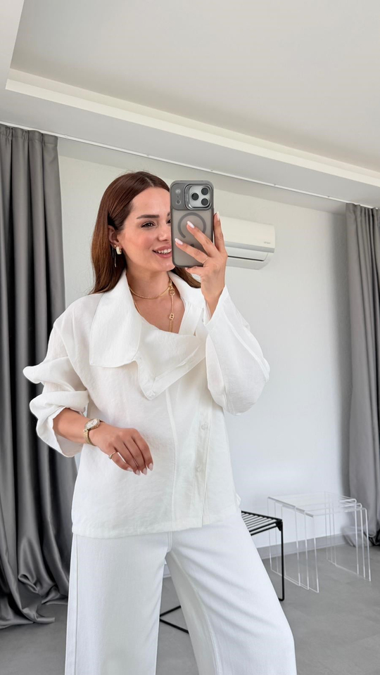 Beyaz Elsa Dik Yakalı Gömlek