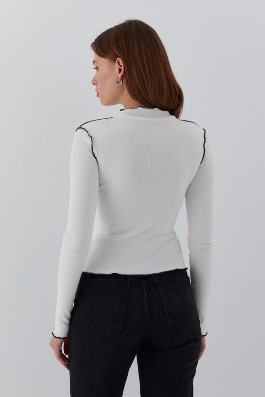 Önden Dikişli Body Ekru