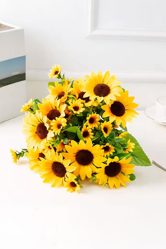 13 Başlı Yapay Ayçiçeği Demeti - 32 cm Canlı Sarılar
