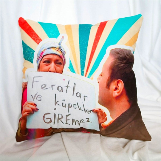 Feratlar Ve Küpekler Giremez Yastık