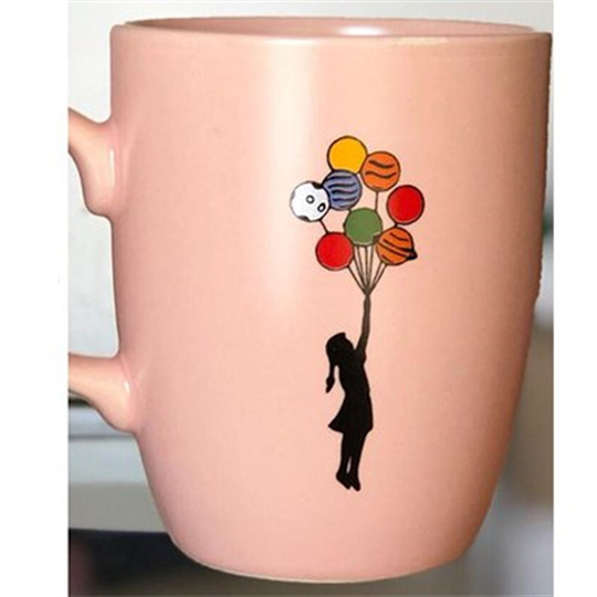 Balon Tutan Kız Pembe Kupa