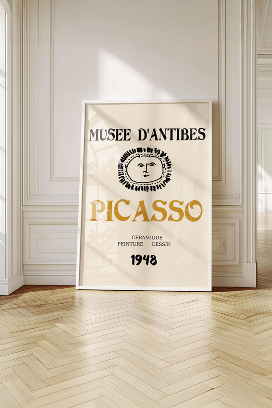 Çerçeveli Picasso Musee d'Antibes Altın Tonlu Güneş Yüz Premium Tablo: 1948 Vintage Cazibesi