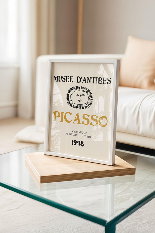 Çerçeveli Picasso Musee d'Antibes Altın Tonlu Güneş Yüz Premium Tablo: 1948 Vintage Cazibesi