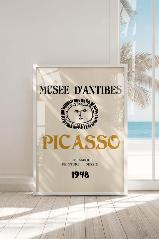 Çerçeveli Picasso Musee d'Antibes Altın Tonlu Güneş Yüz Premium Tablo: 1948 Vintage Cazibesi