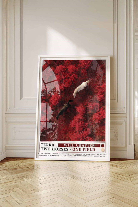 Çift At Tablosu Kırmızı Sonbahar Ormanı – TERRA Havadan Sanat Posteri – Beyaz Çerçeveli