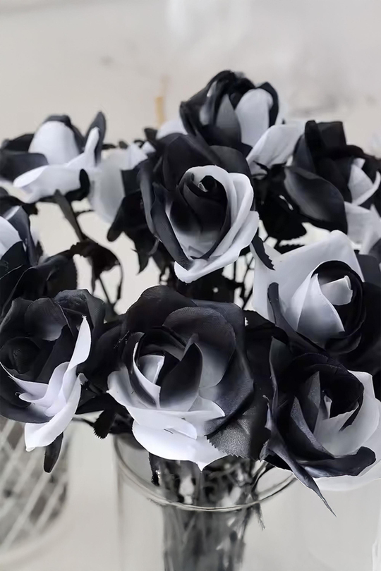 Elegant Siyah Beyaz Tekli Yapay Gül