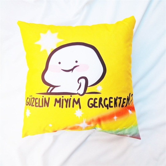 Güzelin Miyim Gerçekten Yastık