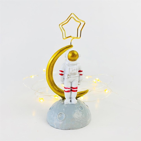 Selam Veren Astronot Not Tutacağı