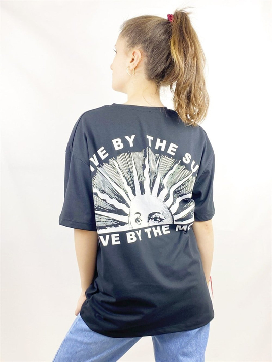 Siyah Beyond The Future Oversize T-shirt
