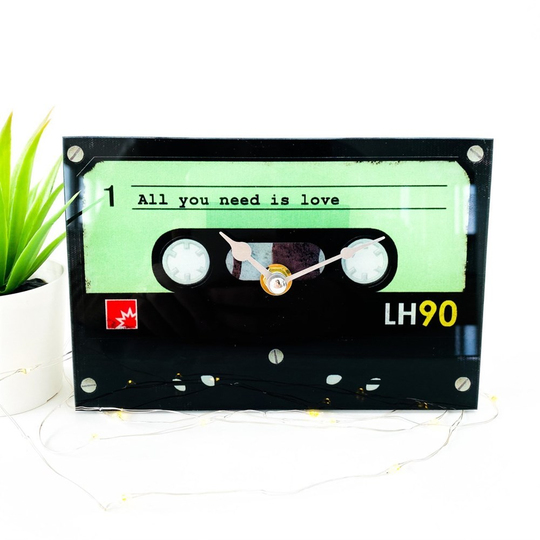 Yeşil Kaset Görünümlü Masa Saati