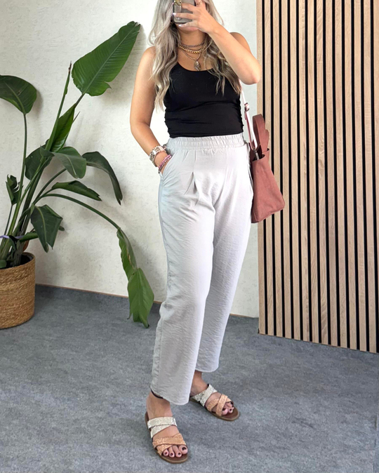 Gri renk pileli beli lastikli cepli pantolon