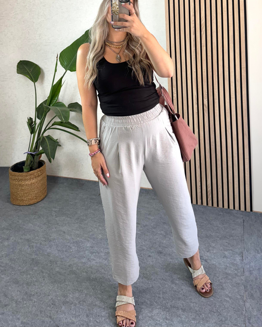 Gri renk pileli beli lastikli cepli pantolon