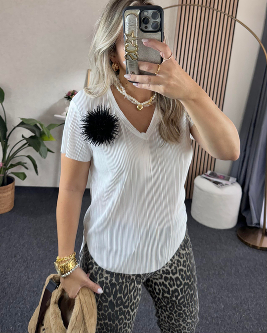 Siyah çiçek detaylı pliseli tshirt