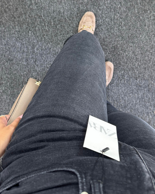 JEANSiyah Orjinal Marka Etiketli Yüksek bel Vücudu toparlayan full likralı Boyfit jean Pantolon
