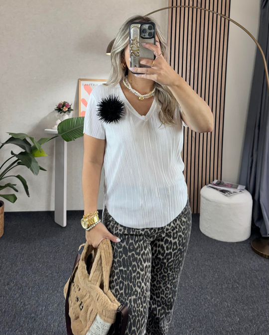 TSHİRTSiyah çiçek detaylı pliseli tshirt